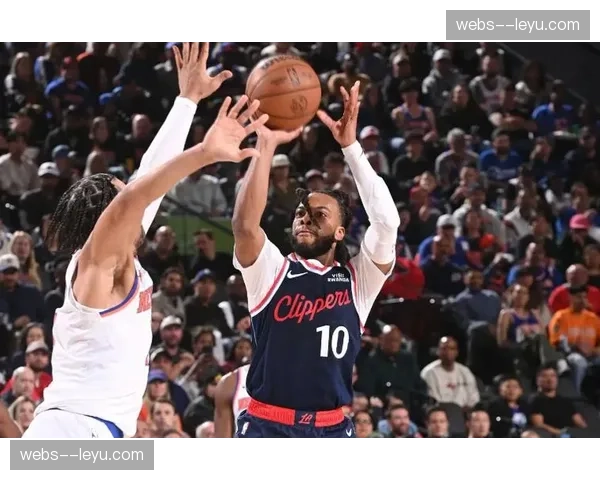 加兰领导能力逐渐展现 快船后场指挥核心角色定位更加明确 加兰领导能力逐渐展现 快船后场指挥核心角色定位更加明确